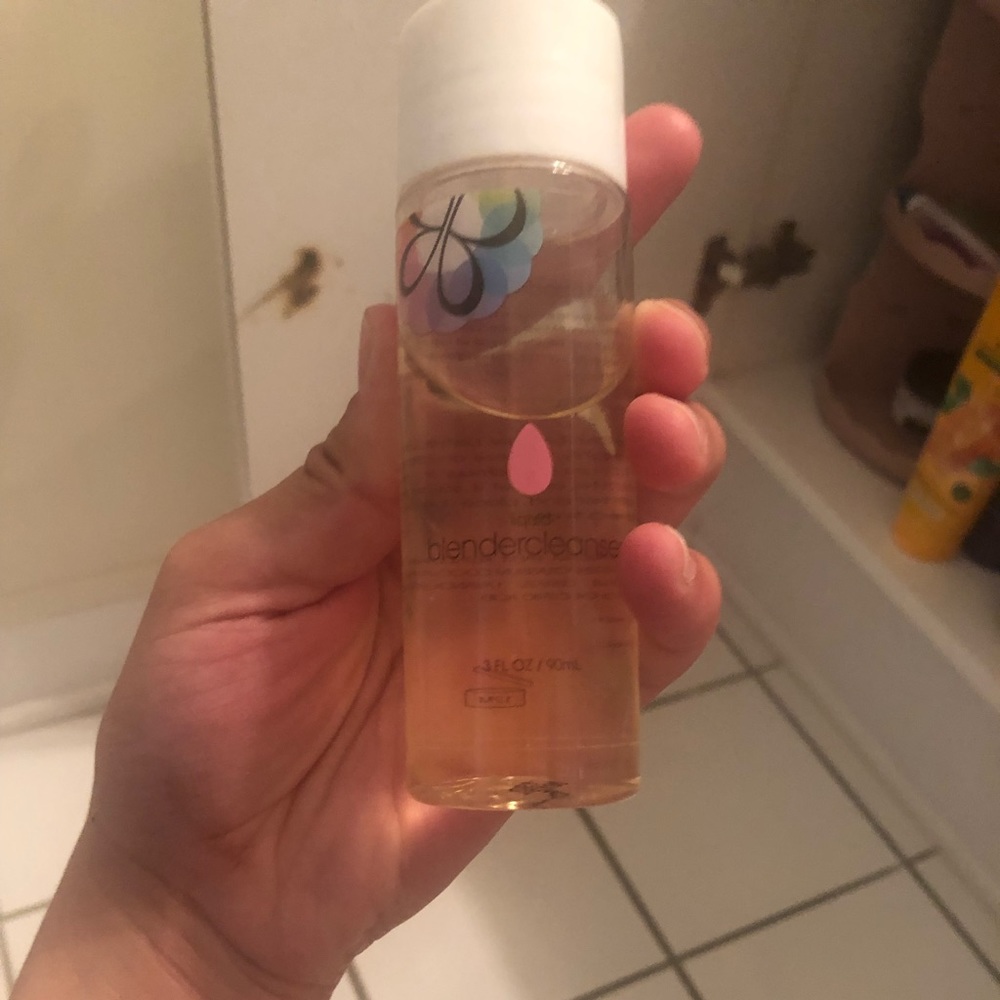 Beauty blender cleanser